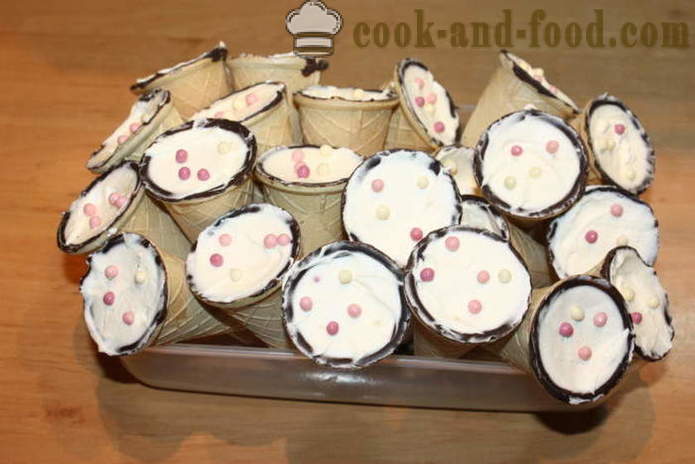 Dessertide mascarpone vahvlitopsis koonuse - kuidas teha vahvel koonus täidisega, samm-sammult retsept fotod