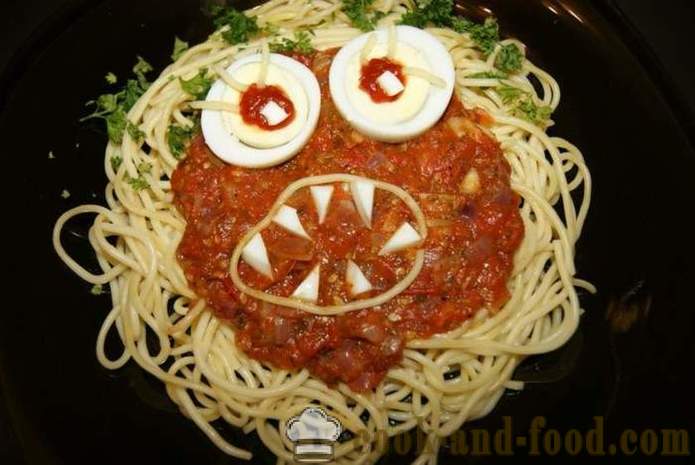 Spagetid Monster - kerge ja maitsev soojad toidud Halloween kätega, samm-sammult retsept fotod