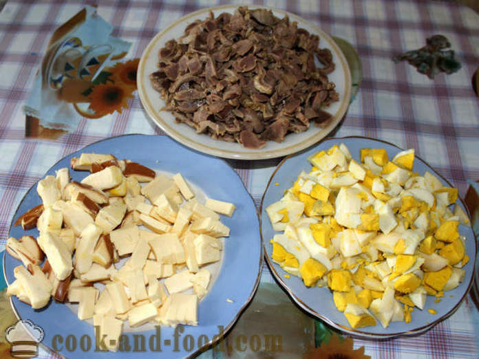 Salat vorsti juustu ja kana nabad - kuidas teha salat puguga ja juust koos samm-sammult retsept fotod