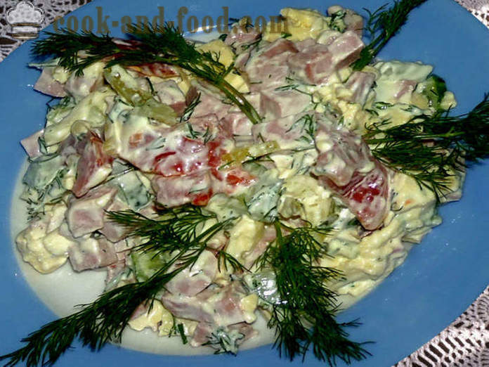 Salat munapuder ja vorsti ja hapukoort - kuidas valmistada salat omletti, samm-sammult retsept fotod