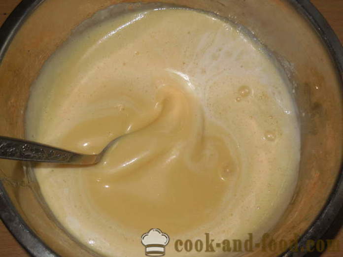 Simple multivarka lihavõtted kook koor ja sulatatud piima - kuidas küpsetada kooki multivarka, samm-sammult kook lihtne retsept ja foto