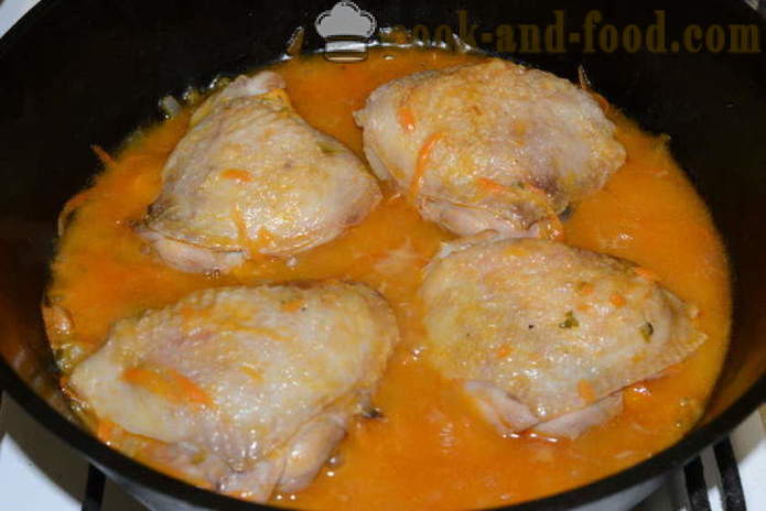 Kana reied hautatud sibul, porgand ja hapukurgid - kuidas kokk maitsev kana reie- pannil koos samm-sammult retsept fotod