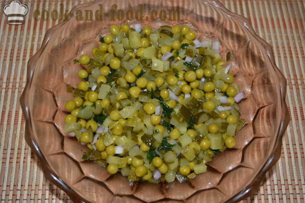 Salat marineeritud ja hernestega kiire - kuidas kokk maitsev salat marineeritud kurgid ja herned, samm-sammult retsept fotod