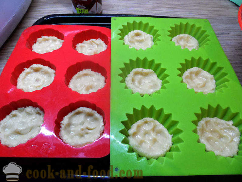 Simple koogikesi jogurt või hapukoor manna - kuidas teha koogikesi konservikarpides, samm-sammult retsept fotod