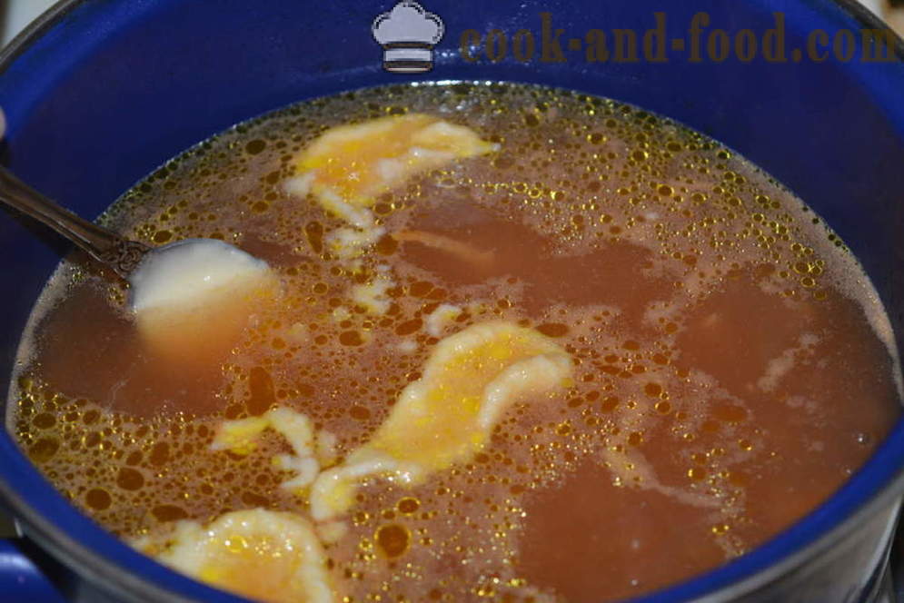 Lihasupp liha ja pelmeenid valmistatud jahu ja muna - kuidas kokk supp hakkliha pelmeenid, samm-sammult retsept fotod