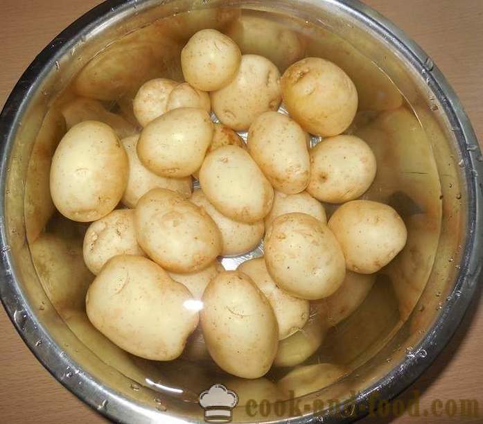Maitsev uue kartulid hapukoorega tilli ja küüslaugu - kuidas kokk maitsev värske kartul, lihtne retsept koos foto
