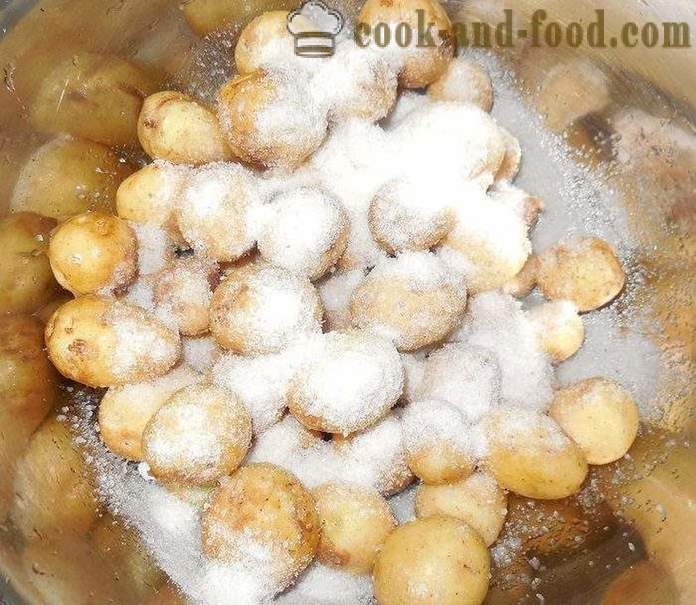 Väike uus kartulid röstitud kogu pannil küüslaugu ja tilli - kuidas puhastada ja süüa väike värske kartul, retsepti foto