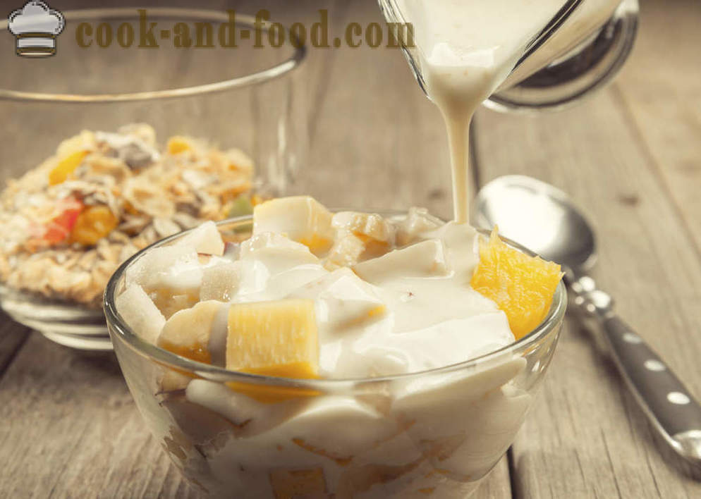 Suurepärane hommikusöök: puuviljasalat jogurt